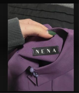 Vestido morado evento fiesta invitada