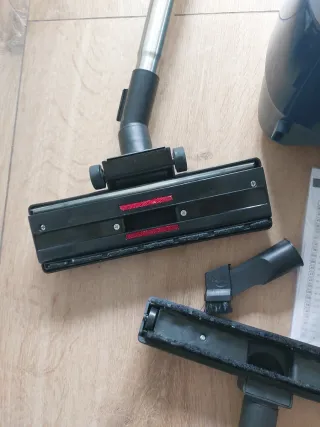 Aspiradora Rowenta 900W con accesorios