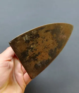 Plancha antigua de hierro fundido. Anticuarios.