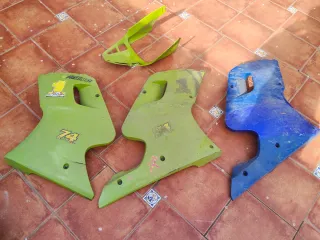 Tapas Laterales para Moto TRZ