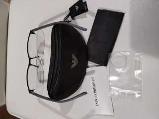 Gafas Emporio Armani con funda