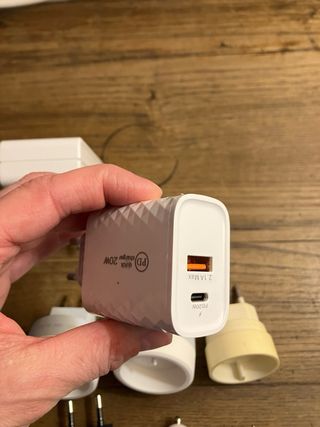 Lote Cargadores y Adaptadores Enchufe Viaje