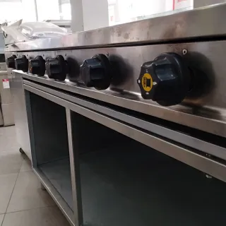 COCINA PROFESIONAL 6 FUEGOS CON MESA