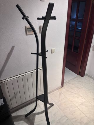 Perchero de pie negro 1,75