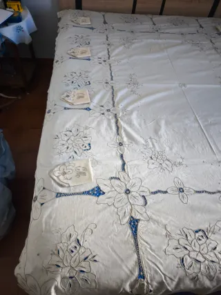 Mantelería Richelieu Bordada