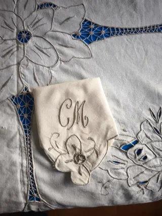 Mantelería Richelieu Bordada