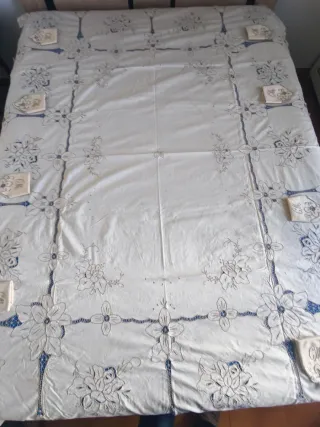 Mantelería Richelieu Bordada