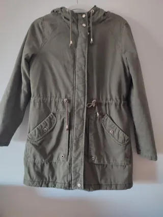 Anorak verde con capucha