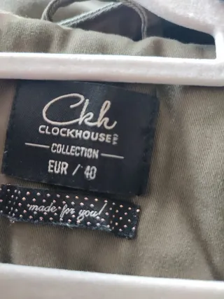 Anorak verde con capucha