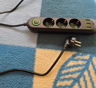 Regleta negra 3 tomas y puertos USB (2 m)