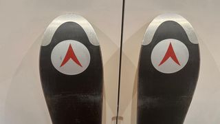 Esquís Dynastar Exclusive 148cm con fijaciones