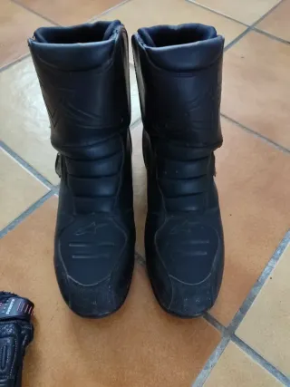 Botas y Guantes Moto Cuero Negro