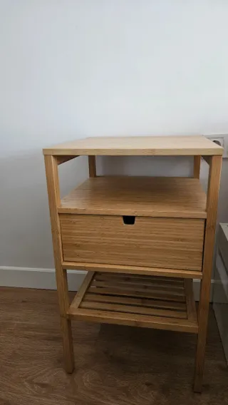 Mesita de noche de bambú Ikea