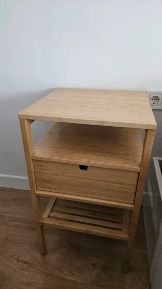 Mesita de noche de bambú Ikea