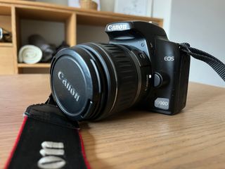 Cámara Canon EOS 1000D + Objetivo 18-55mm