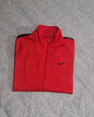 Chaqueta deportiva Nike roja