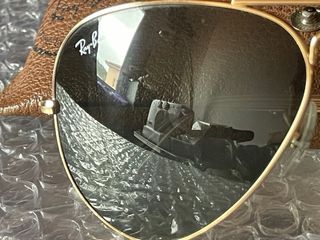 Gafas de sol Ray-Ban Aviator doradas y verde .