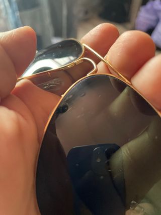 Gafas de sol Ray-Ban Aviator doradas y verde .