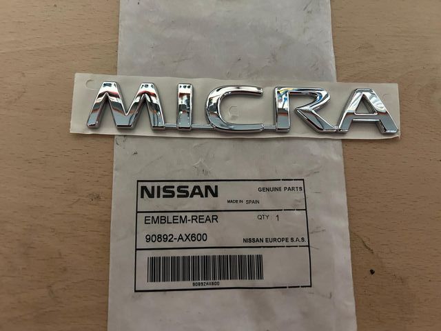 Emblema Nissan Micra 90892-AX600