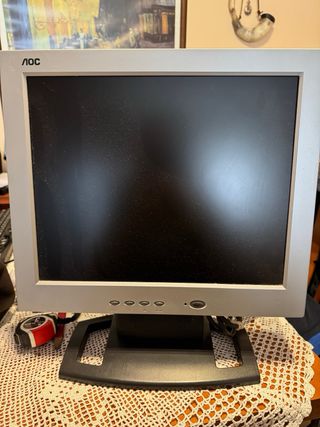 PC ASUS Negro con Lector Tarjetas y Monitor NOC