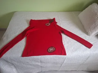 Jersey rojo cuello barco