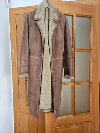 Abrigo largo piel ovina marrón piel natural