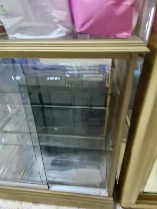 Estanterías y mostradores. Precio a covenir