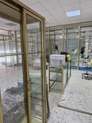 Estanterías y mostradores. Precio a covenir