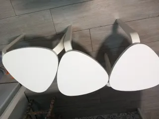 Mesa de cocina blanca c9n 3 banquitos