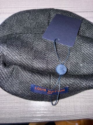 Cappellino nero con motivo a griglia