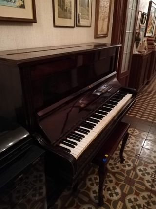 Piano de paret Guarro amb banqueta