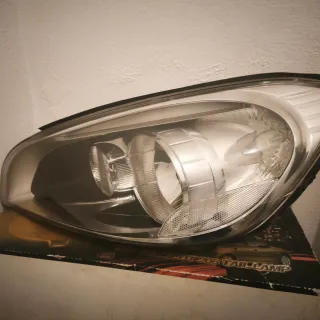 Faros Volvo S60 y rejilla parachoques