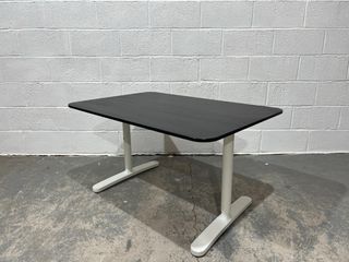 Escritorio Ikea Bekant Gris y Blanco 160x80