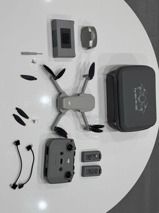 Dron DJI Mini 2 SE con accesorios