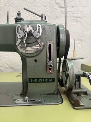 Máquina de coser REFREY 430 semi industrial