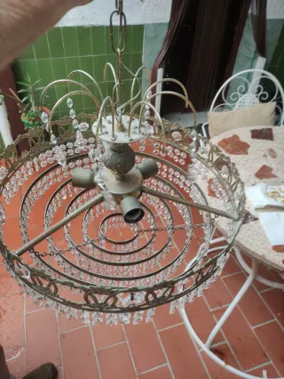 Lámpara de araña antigua dorada