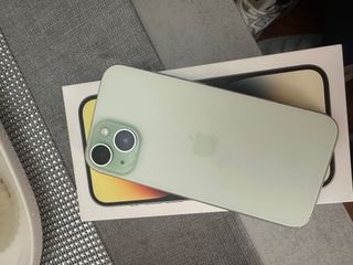 iPhone 15 Verde Plata