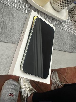 iPhone 15 Verde Plata