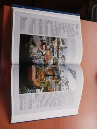 Colección de libros de Geografía humana universal