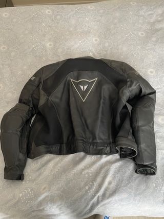 Mono de piel Dainese para moto