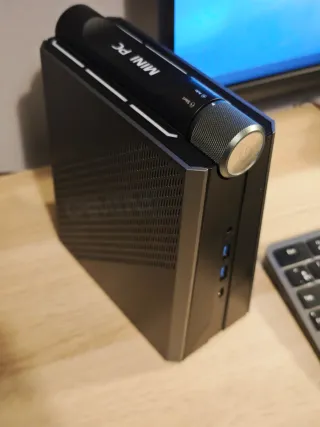 Mini PC Ryzen 7 7735HS con AMD Radeon 680M