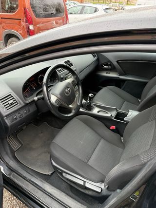 Toyota Avensis 2010