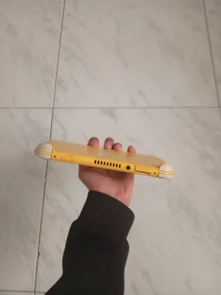 Nintendo Switch Lite Amarillo