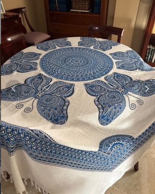 Mantel azul y blanco mariposas