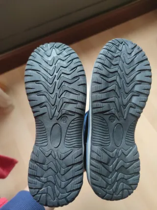 Botas de nieve talla 33 y guantes talla 6