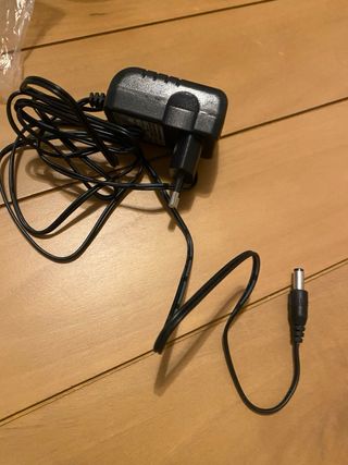 Máquina de coser portátil blanca