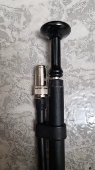 Bomba Amortiguador con Manómetro