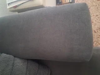 Sofá de tela gris , perfecto 1 año