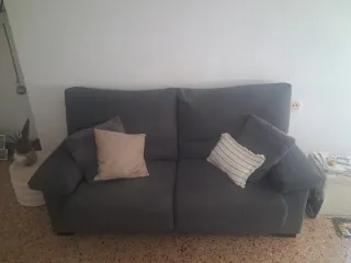 Sofá de tela gris , perfecto 1 año