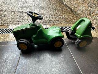Tractor John Deere 6150R para niños